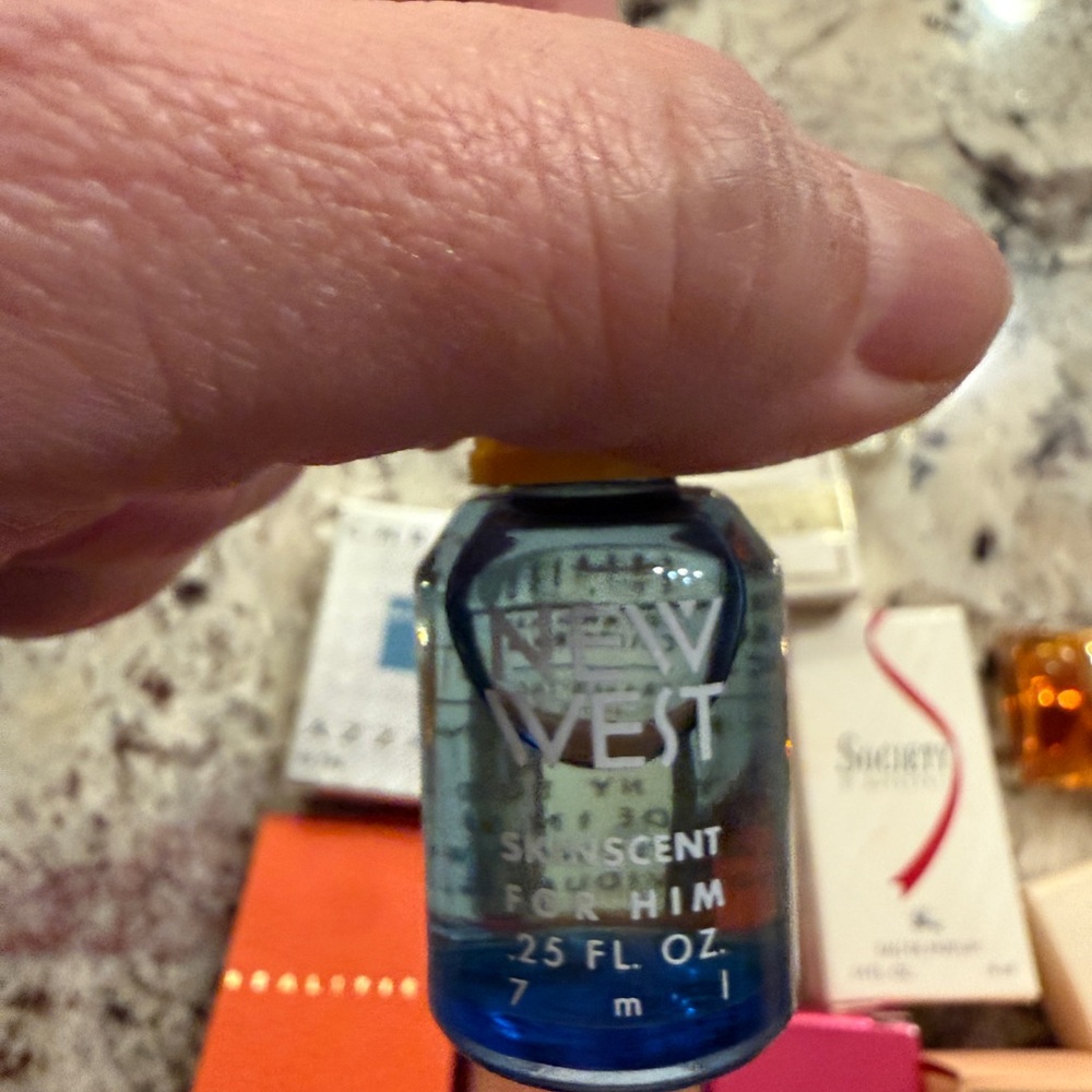 Vintage collection of Assorted Perfume Miniatures Collection samples - Picture 6 of 9